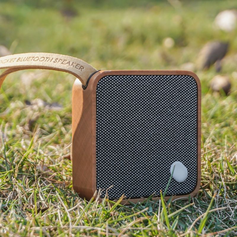 Haut-parleur de poche MI Square Bluetooth écoconçu en bois de Cerisier - Gingko Design