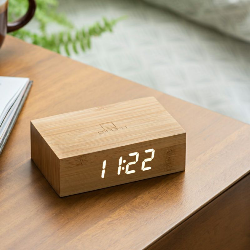 Umweltfreundliche Uhr Flip Click Clock aus Bamboo - Gingko Design