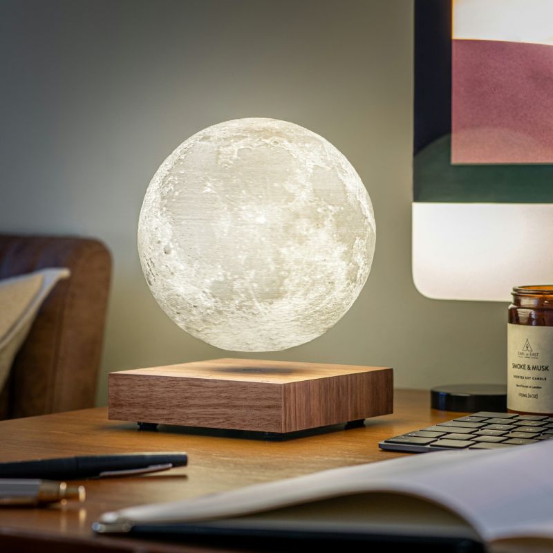 Hängelampe Mond mit Sockel aus Walnussholz - Gingko Design