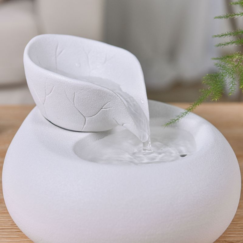 Fontaine à eau en céramique blanche - "Toby" Sombre & Moderne  - Zen'Light